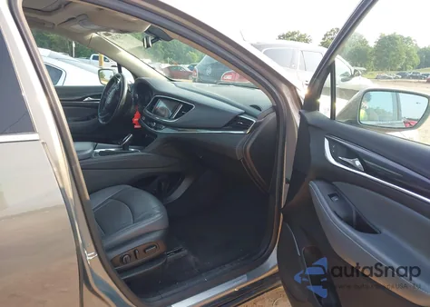 2018 Buick Enclave Essence z USA, uszkodzony, nr VIN 5GAEVAKW2JJ277616